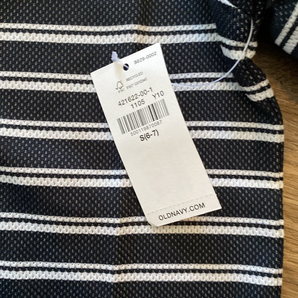 NWT.  Size Small (6/7).  Old Navy CloudMotion Performance polo. Navy and white. - Picture 4 of 4